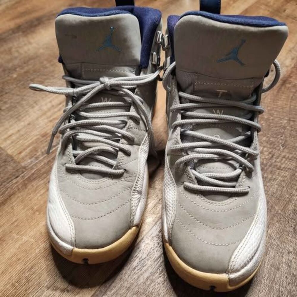 Nike Air Jordan 12 Retro sneakers in the "Grey University Blue" size 6Y